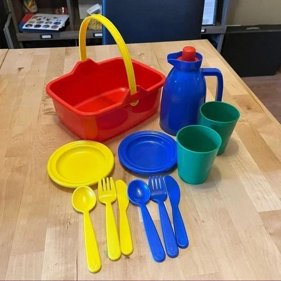 BAMBOLA DENMARK PLASTIC PRETEND PLAY MULTICOLOR 12 PIECE PICNIC BASKET PLAYSET - Picture 1 of 16